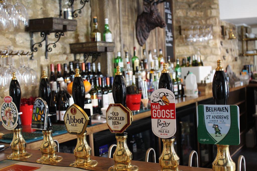 Готель The Woodstock Arms Екстер'єр фото