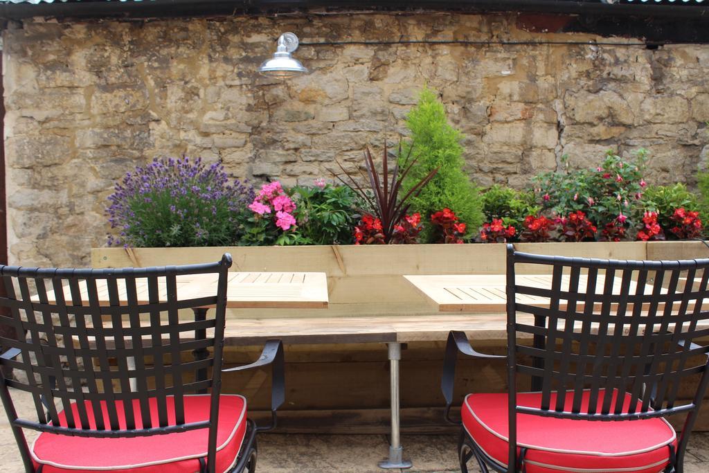 Готель The Woodstock Arms Екстер'єр фото