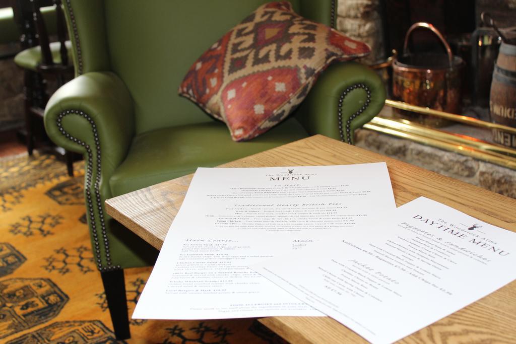 Готель The Woodstock Arms Екстер'єр фото